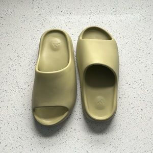 Woman’s Yeezy slides
